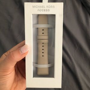 Michael Kors Access Smartwat h leather band